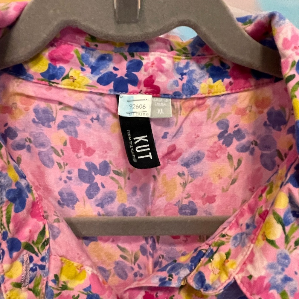 Kut from the Kloth Pink Floral Button-Up Blouse Blue & Yellow Accents Size XL - Picture 5 of 6